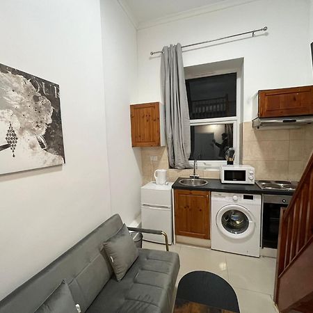 Modern Studios Queenspark ロンドン 部屋 写真