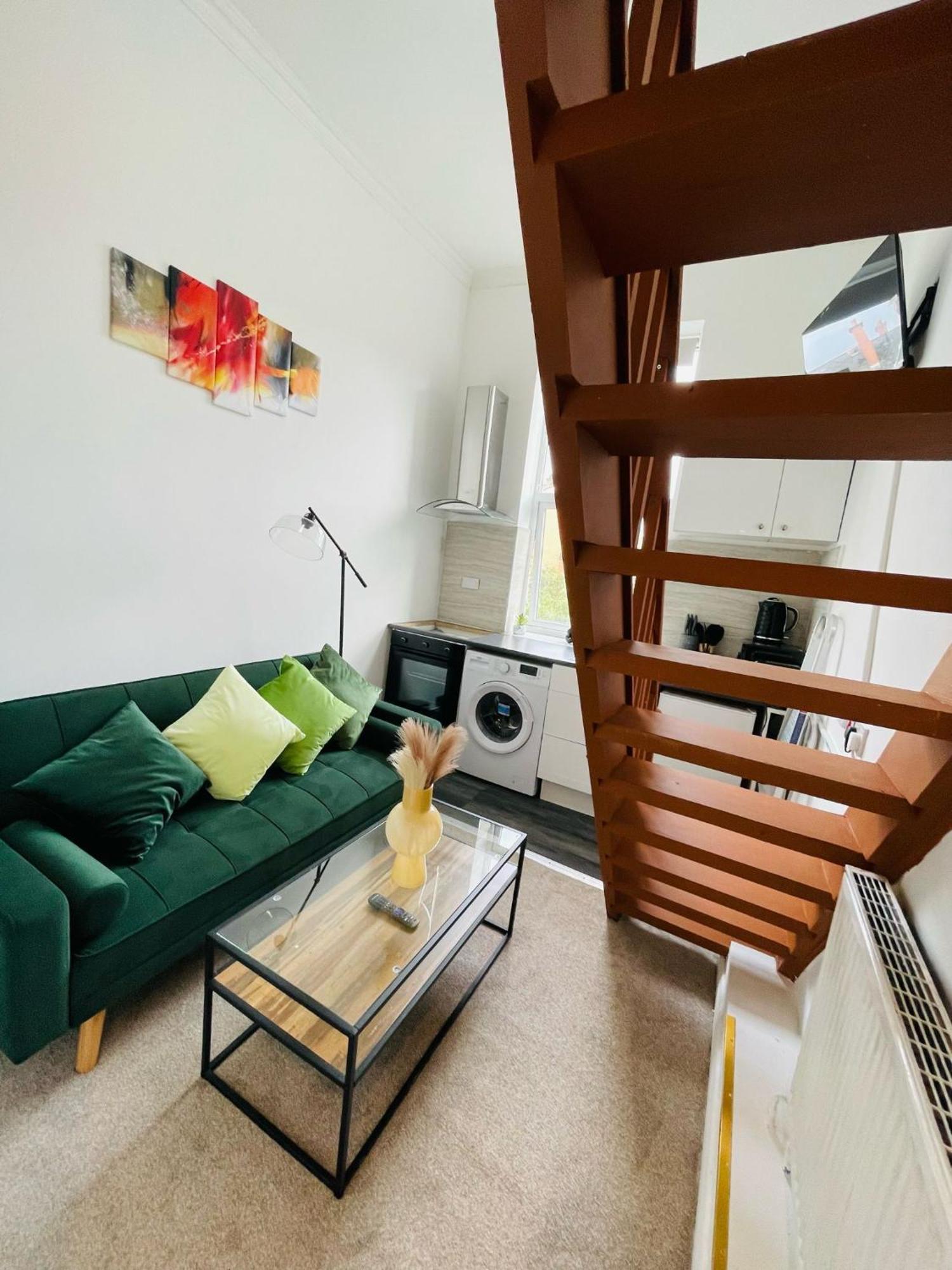Modern Studios Queenspark ロンドン 部屋 写真