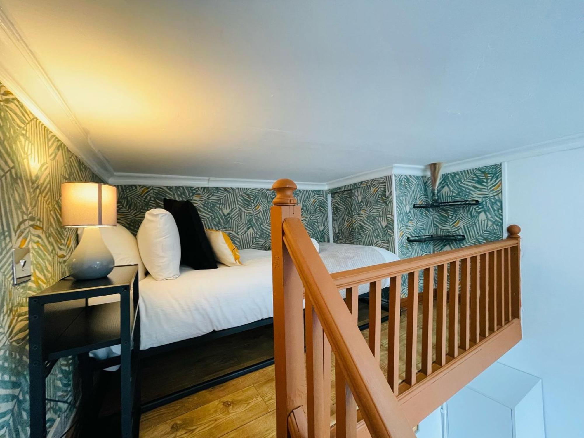 Modern Studios Queenspark ロンドン 部屋 写真
