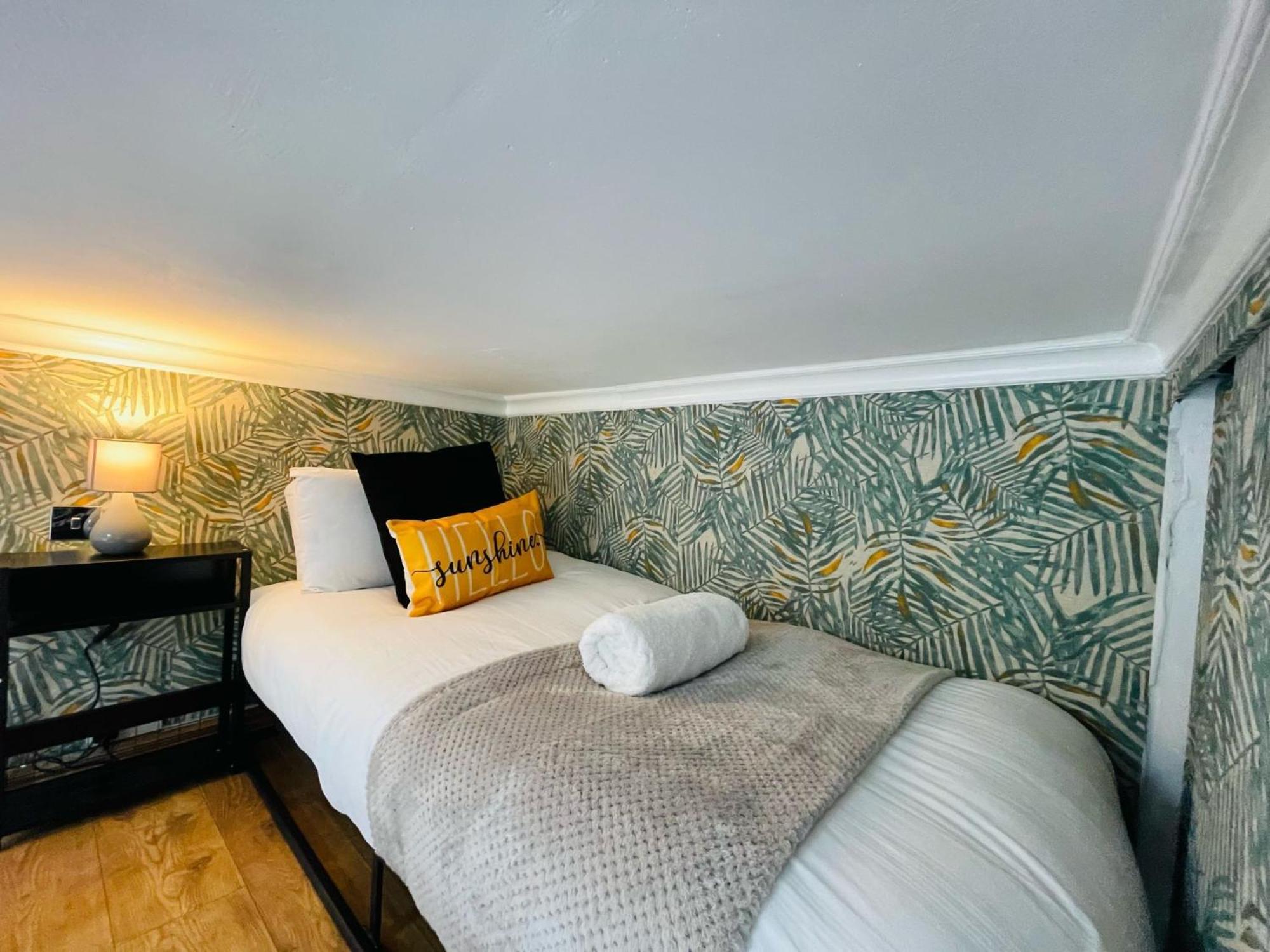 Modern Studios Queenspark ロンドン 部屋 写真