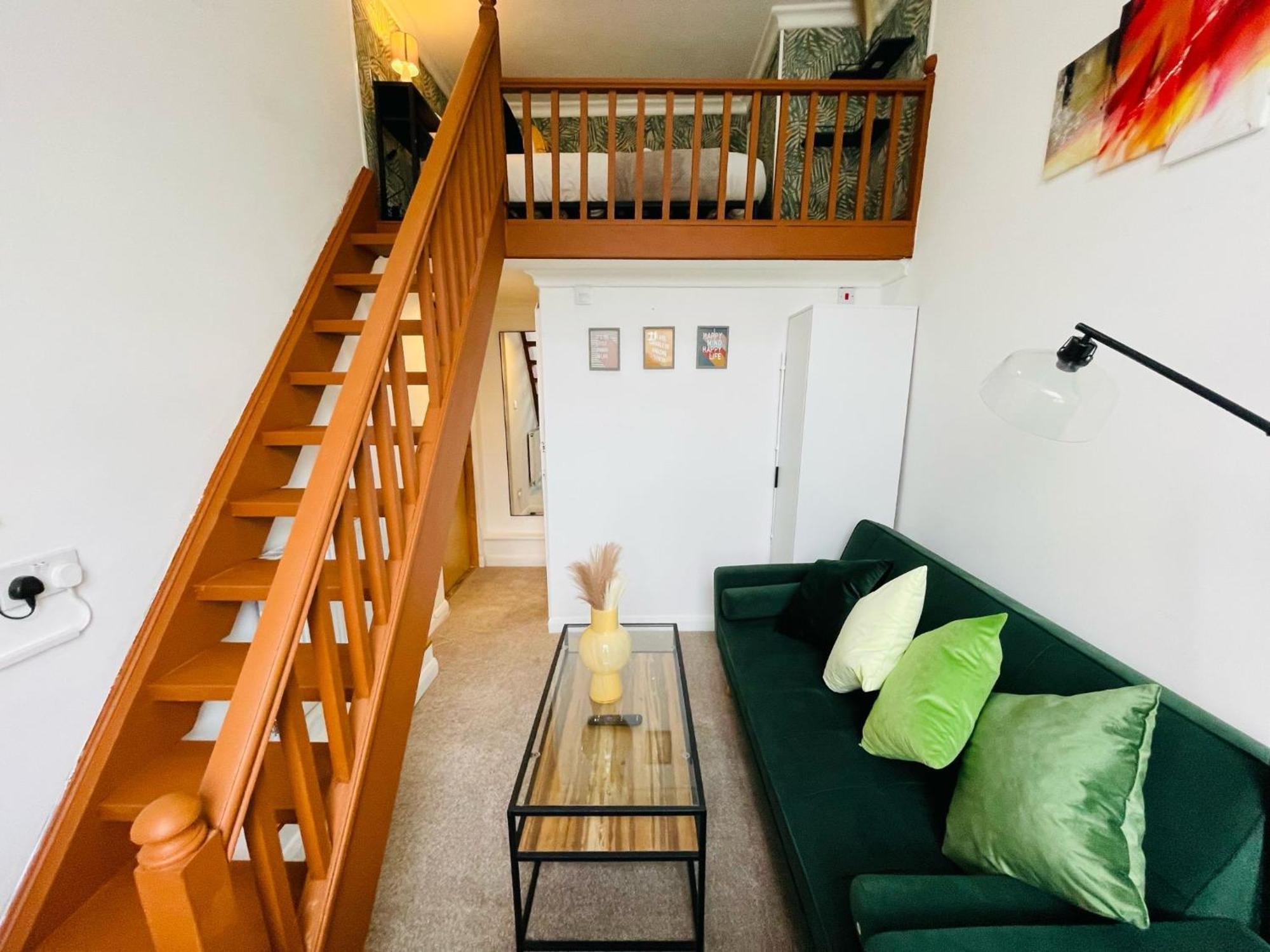 Modern Studios Queenspark ロンドン 部屋 写真