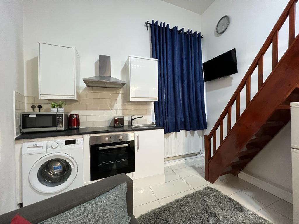 Modern Studios Queenspark ロンドン 部屋 写真