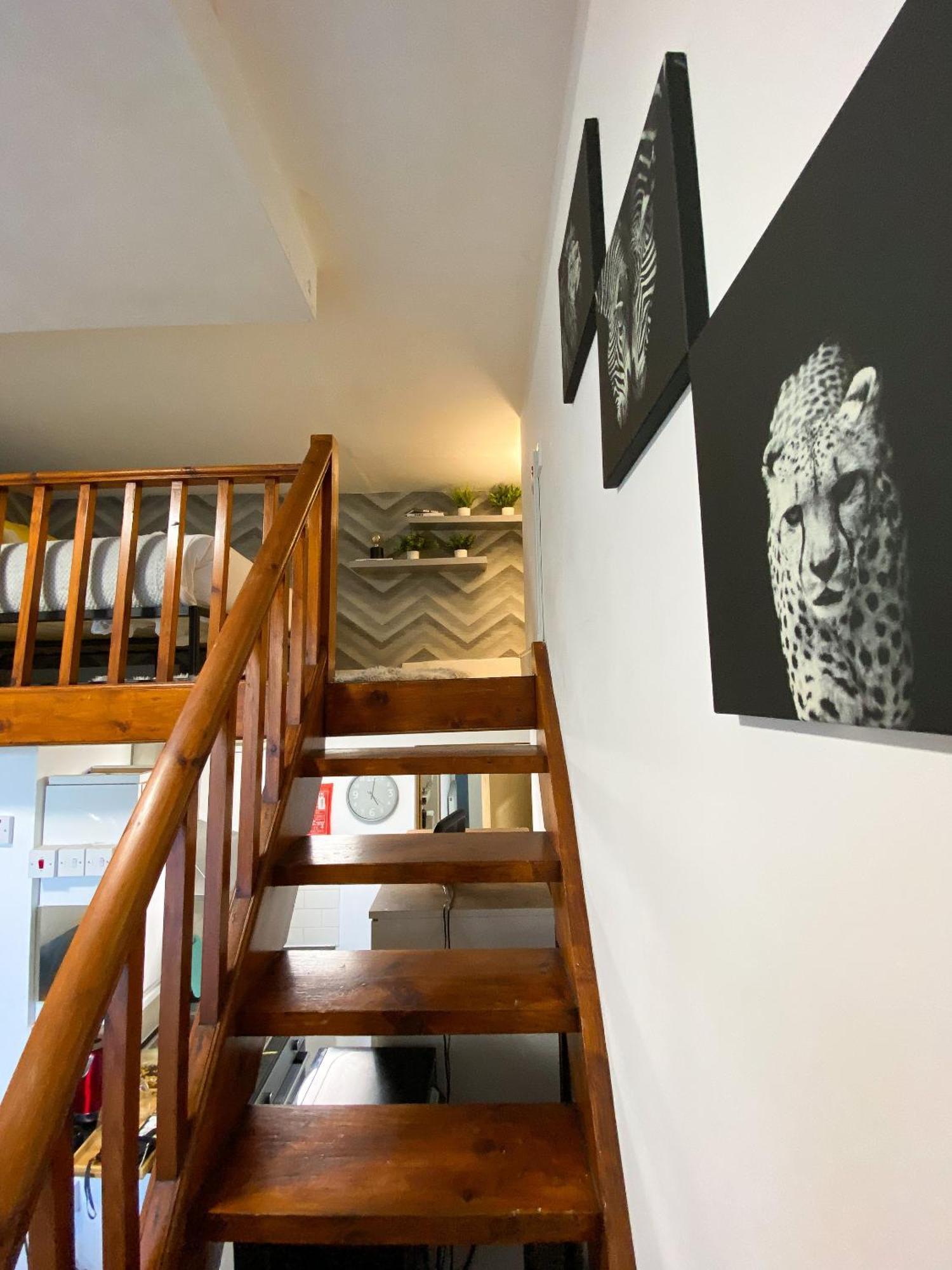 Modern Studios Queenspark ロンドン 部屋 写真