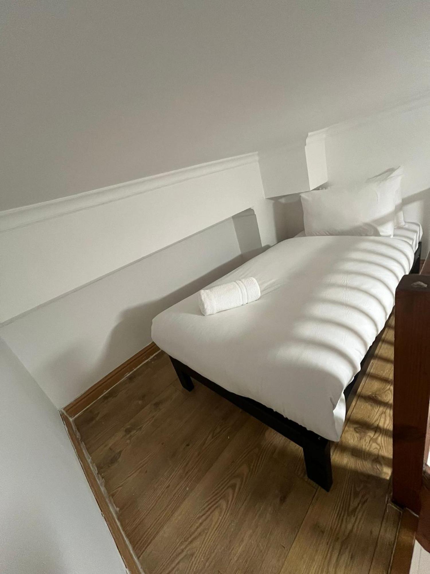 Modern Studios Queenspark ロンドン 部屋 写真