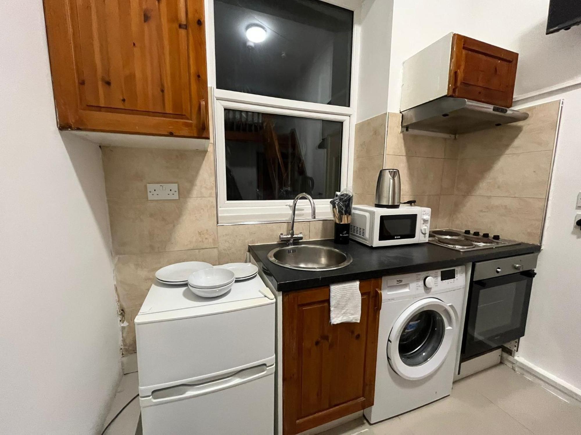 Modern Studios Queenspark ロンドン 部屋 写真