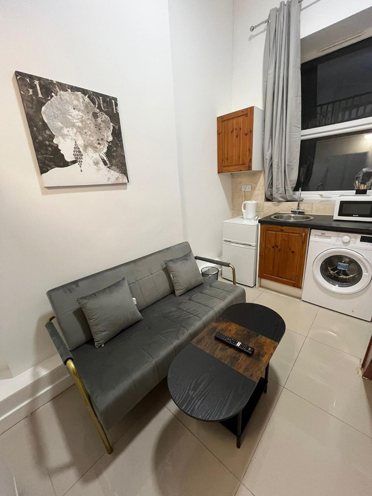 Modern Studios Queenspark ロンドン 部屋 写真