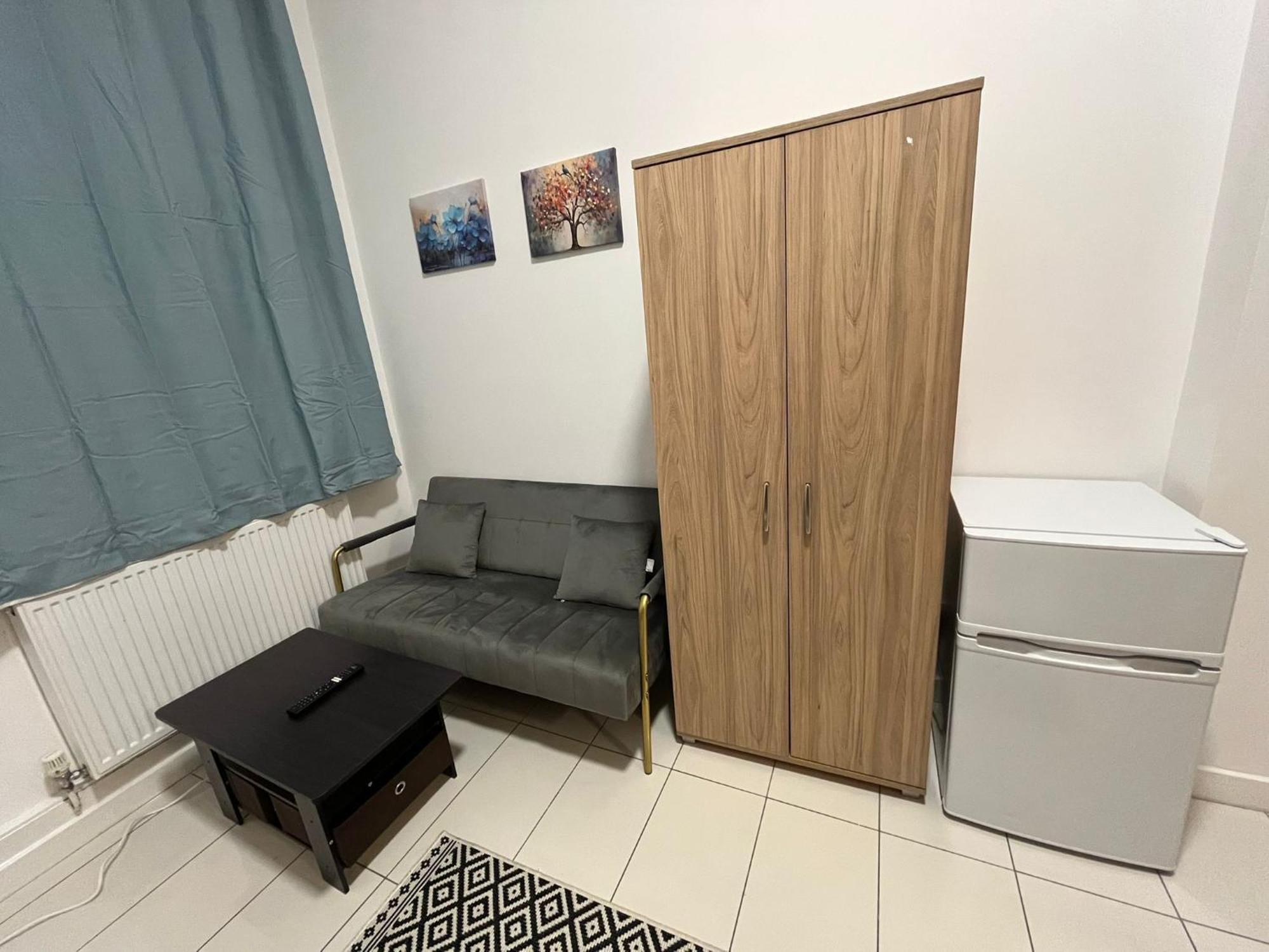 Modern Studios Queenspark ロンドン 部屋 写真