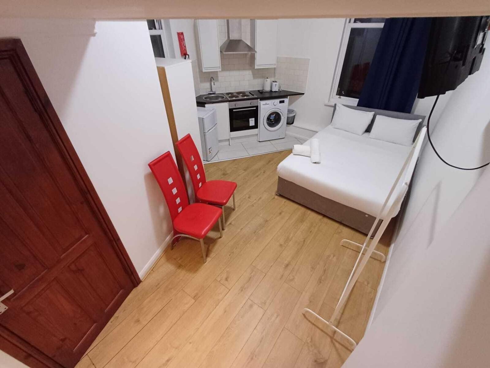 Modern Studios Queenspark ロンドン 部屋 写真