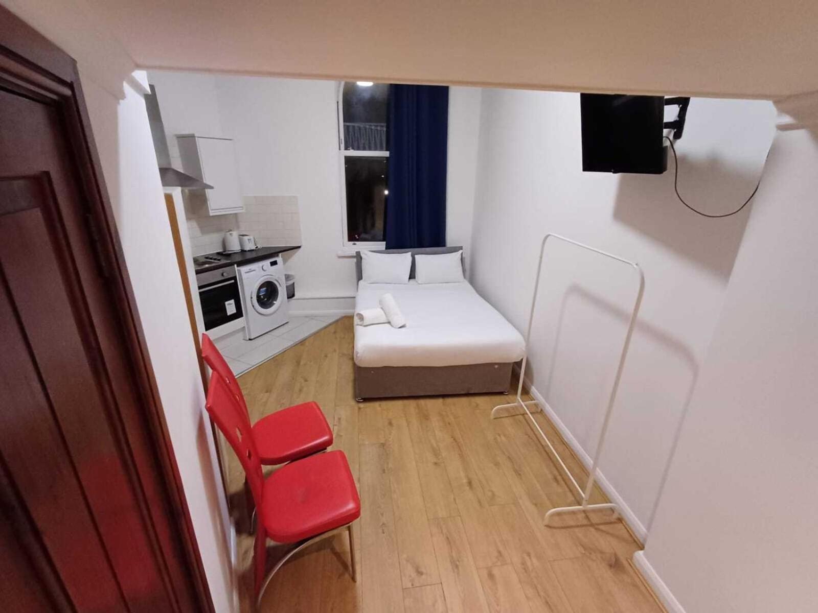 Modern Studios Queenspark ロンドン 部屋 写真