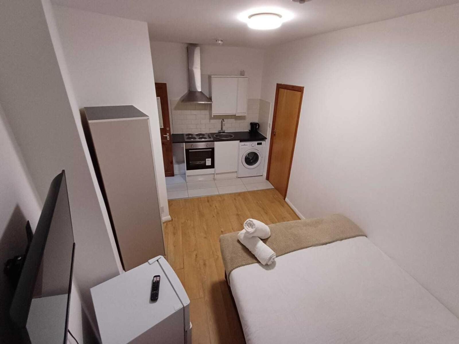 Modern Studios Queenspark ロンドン 部屋 写真