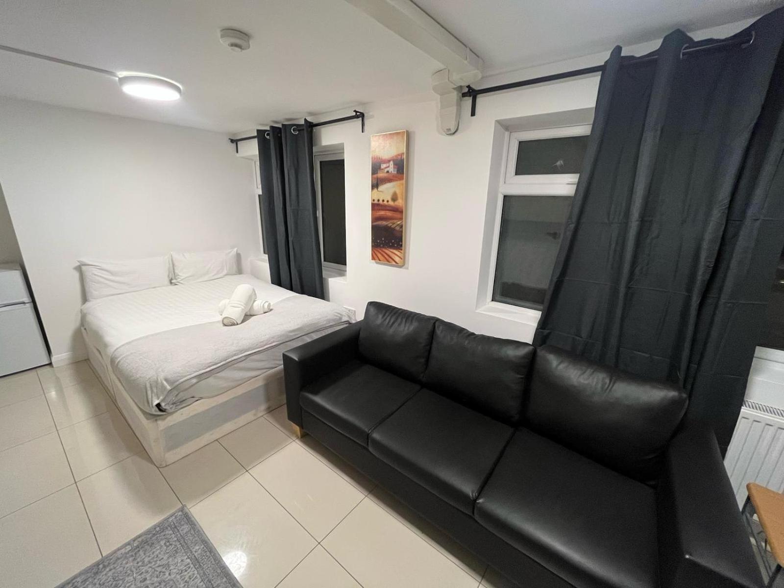 Modern Studios Queenspark ロンドン 部屋 写真