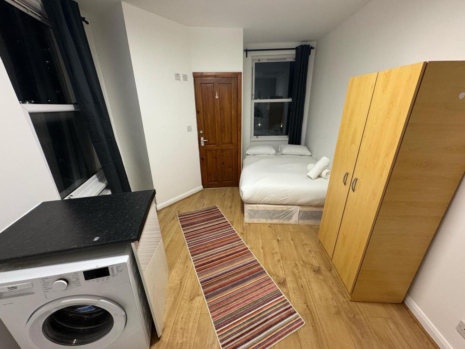 Modern Studios Queenspark ロンドン 部屋 写真