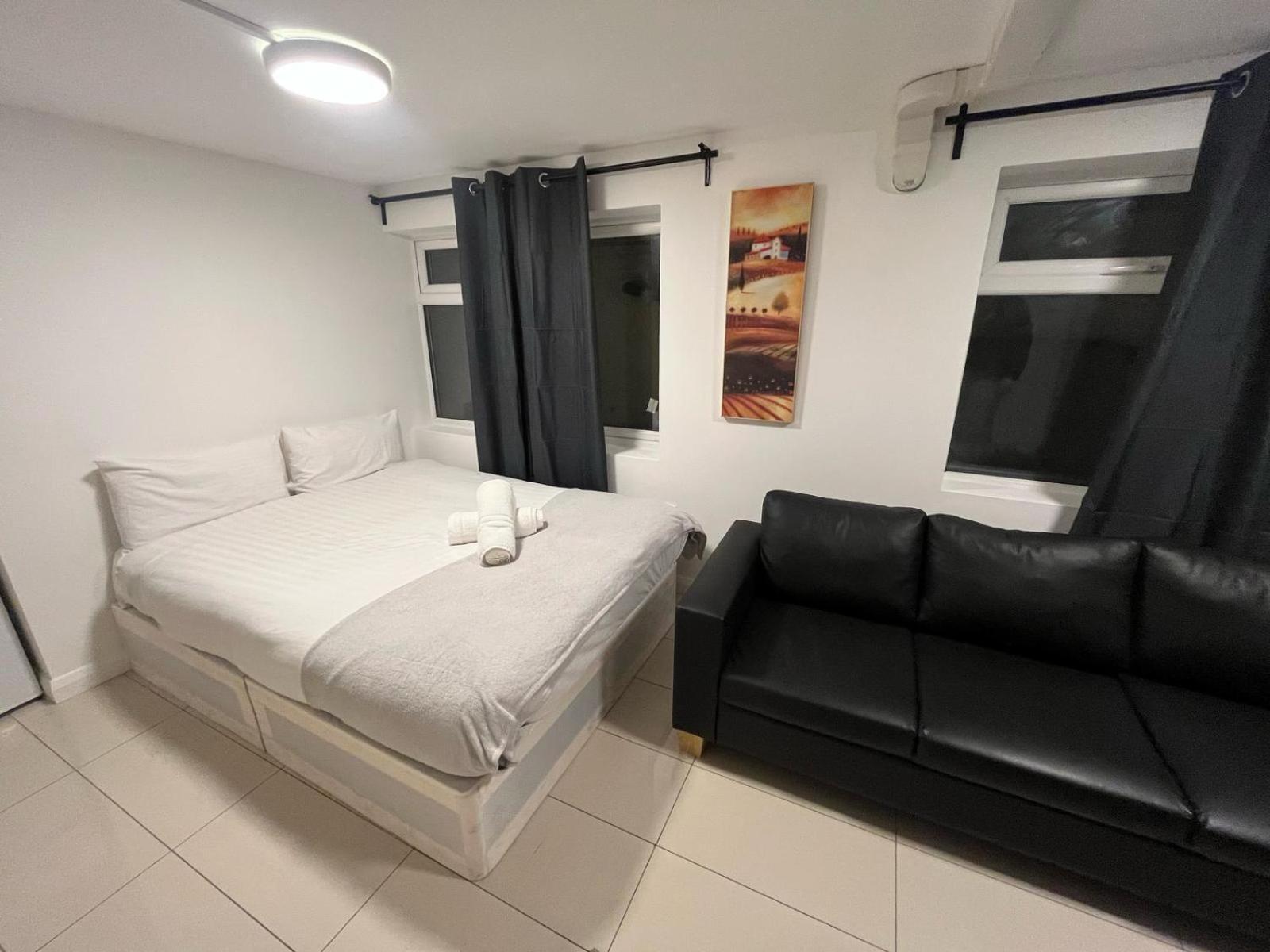 Modern Studios Queenspark ロンドン 部屋 写真