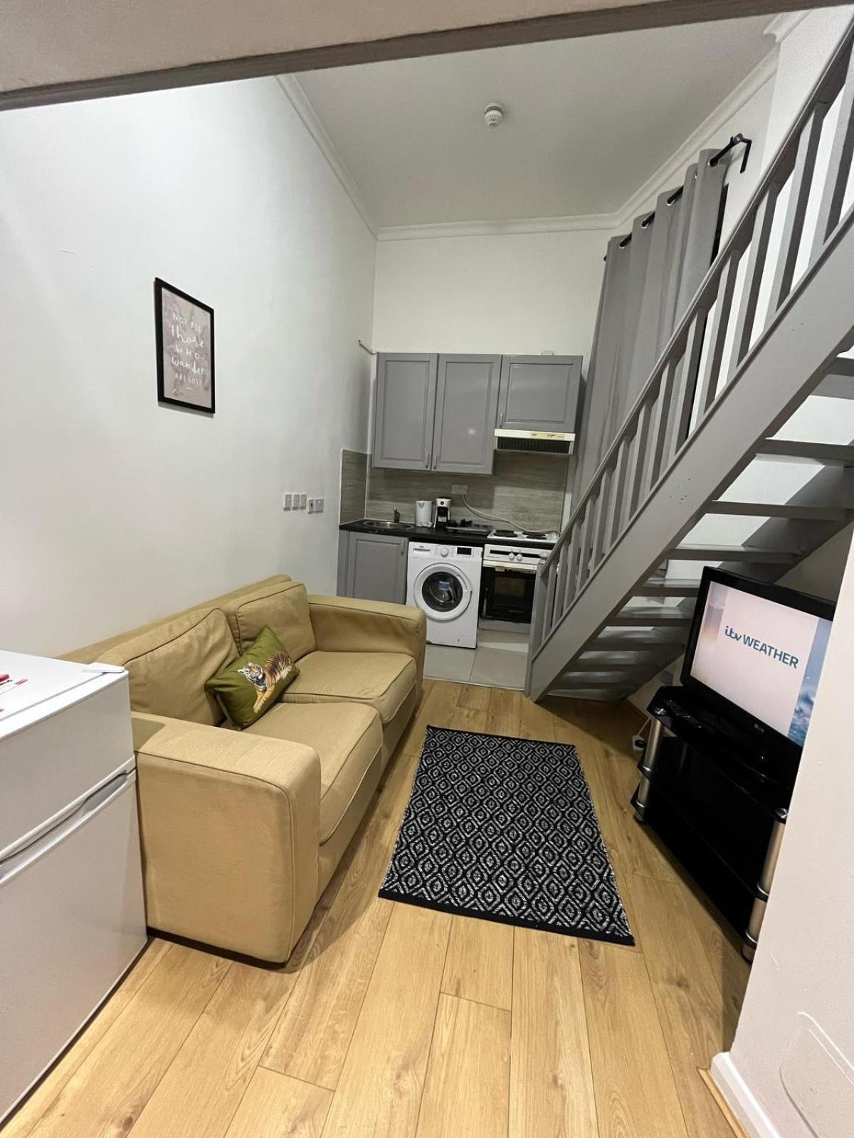 Modern Studios Queenspark ロンドン 部屋 写真
