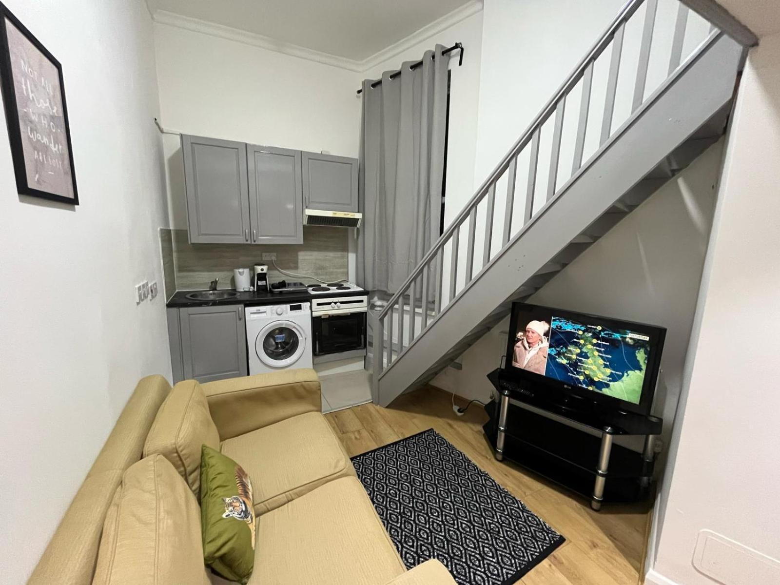 Modern Studios Queenspark ロンドン 部屋 写真
