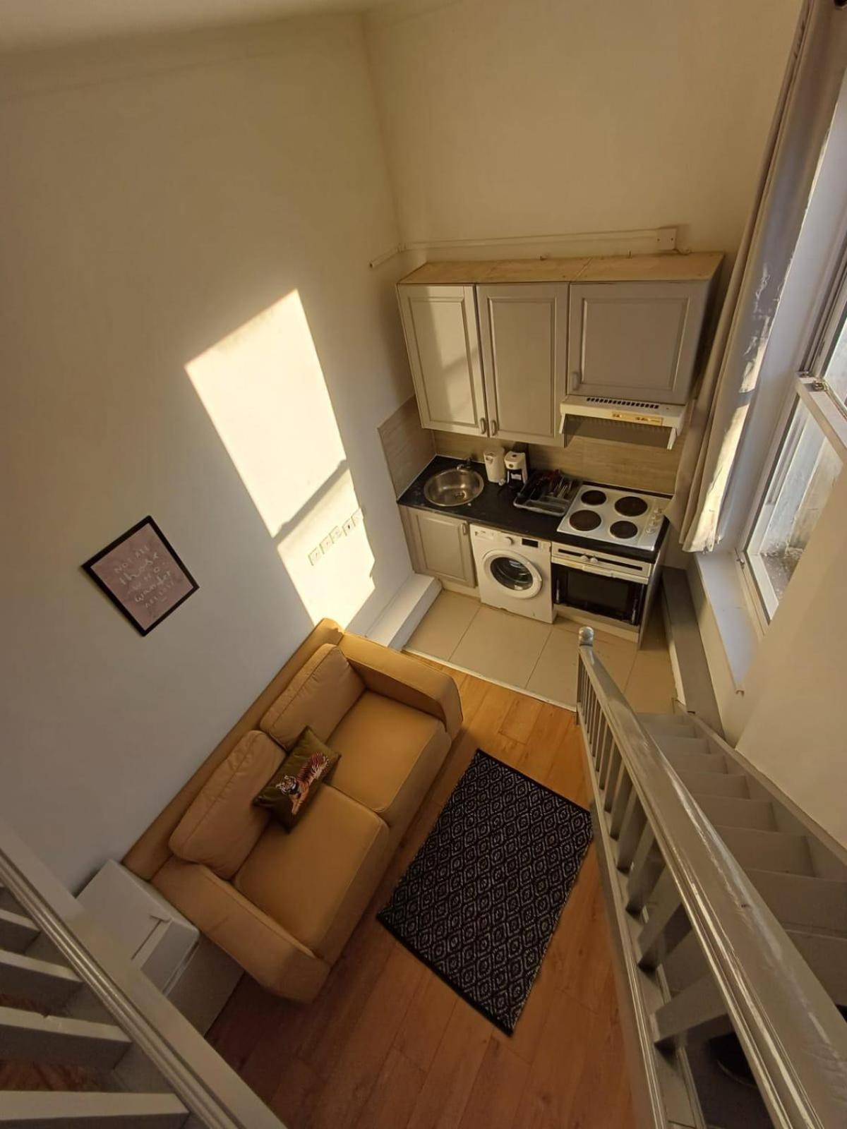 Modern Studios Queenspark ロンドン 部屋 写真